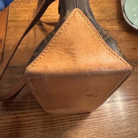 Louis Vouitton Monogram Authentic Brown Tote Handbag - Picture 10 of 16